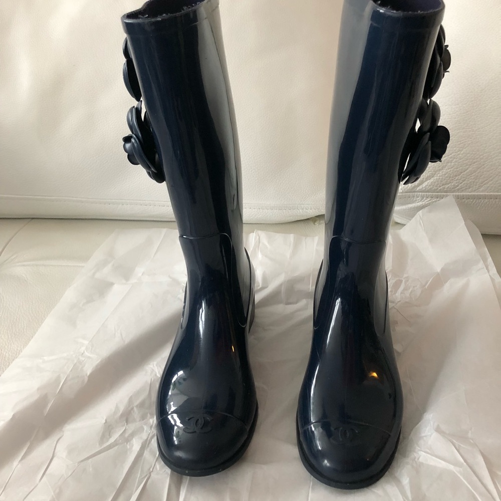 Chanel Camellia Navy Blue Rain Boot fits 6-6.5-7 - Picture 2 of 8
